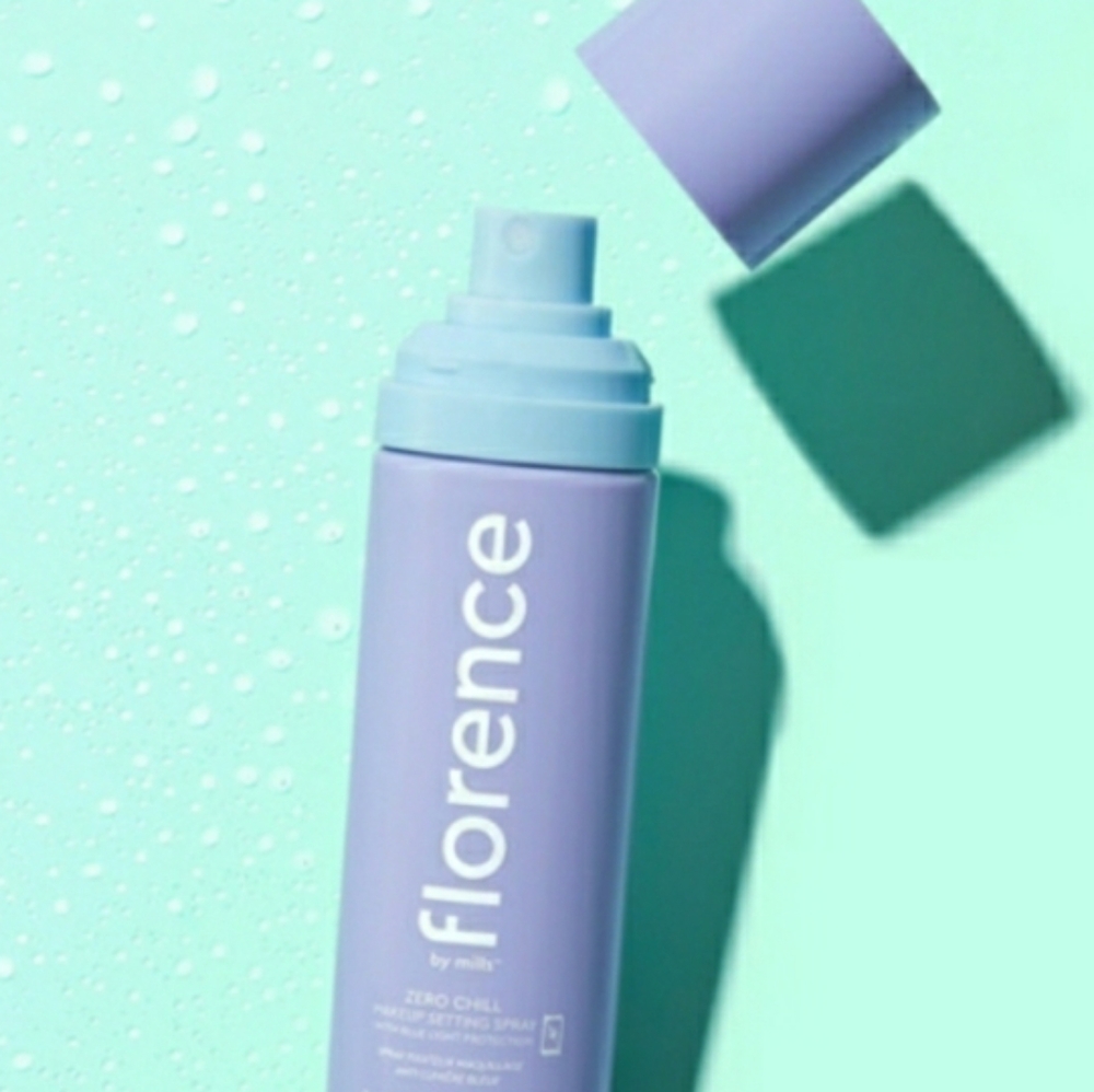 MINI FLORENCE ZERO CHILL MAKEUP SETTING SPRAY WITH BLUE LIGHT PROTECTION.
